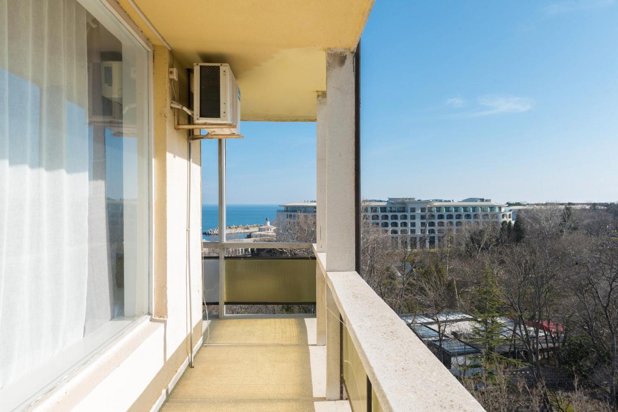 International Home Of Scientists Joliot Curie 산콘스탄틴앤헬레나 외부 사진