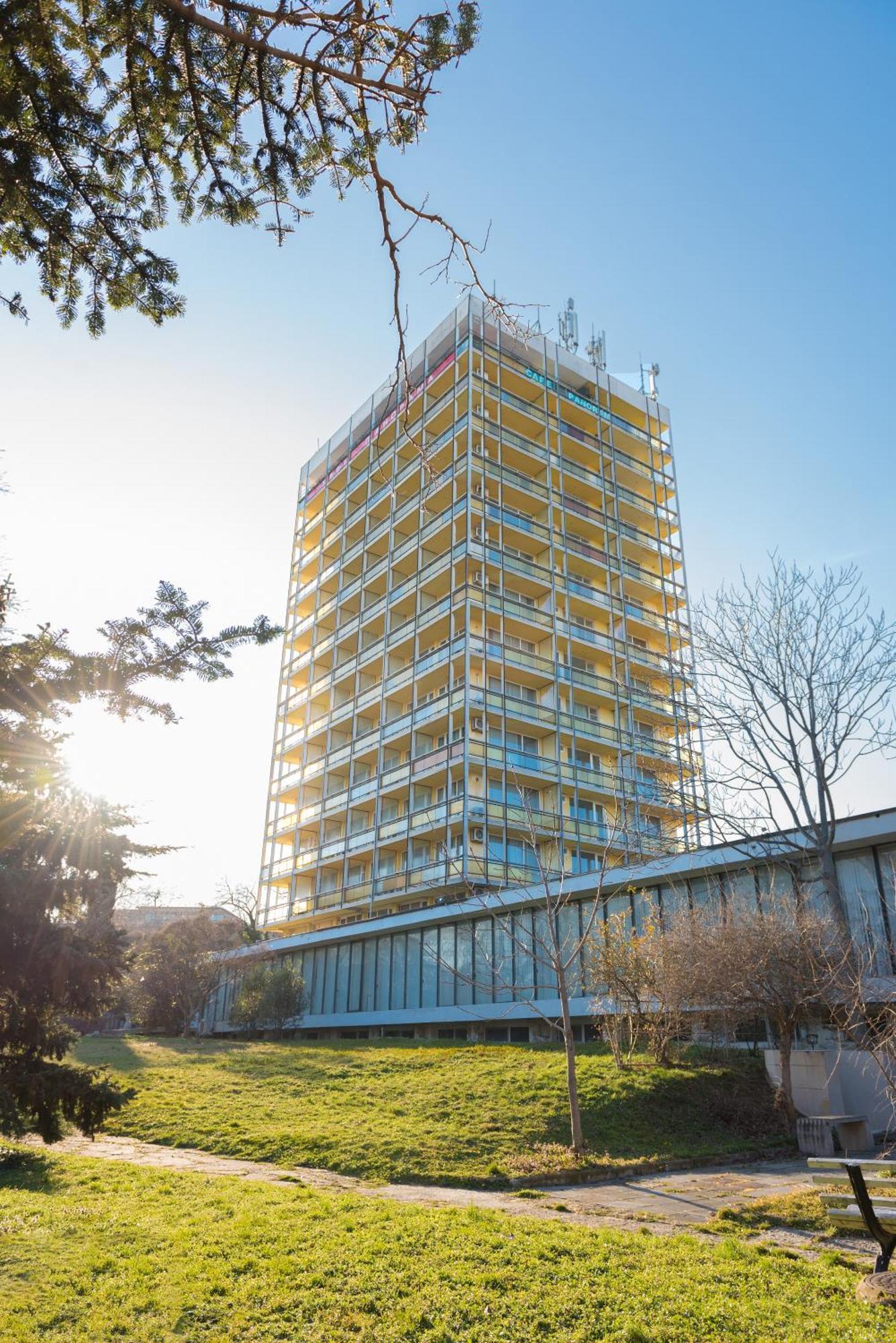 International Home Of Scientists Joliot Curie 산콘스탄틴앤헬레나 외부 사진
